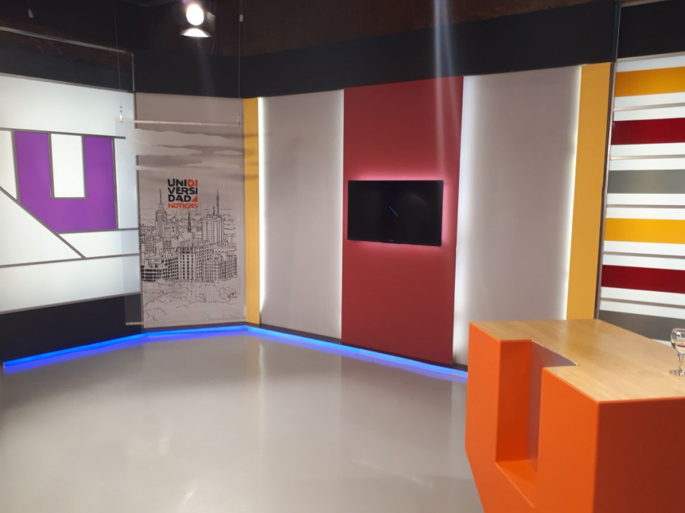 imagen Unidiversidad Noticias estrenó nueva escenografía